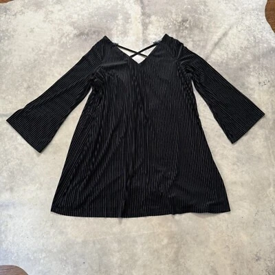 Mini Vestido Nina Leonard Para Mujer Talla 2X Negro Imitación Terciopelo Plisado Manga Acampanada Foto 1 de 4