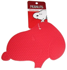 PEANUTS SILICONE TRIVET ~  8" X 6.25" ~ SNOOPY ~ RED - Picture 1 of 1