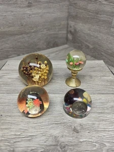 Vintage Plexiglas Acryl Blumen & Münze Briefbeschwerer Posten kostenloser Versand - Bild 1 von 13