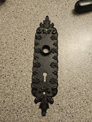 Antiguo/Vintage Ornado Hierro Fundido Perilla Puerta Placa Trasera Puerta Escudo Foto 1 de 4