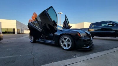 Chrysler 300 2011 - 2023 Vertical Lambo Doors Vertical Doors Inc kit 11-23 - Imagem 1 de 4