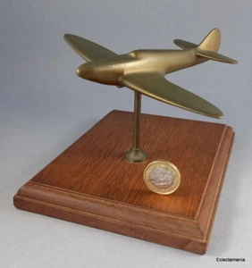 Vintage Solid Brass SPITFIRE Model on Mahogany Plinth - Picture 1 of 19