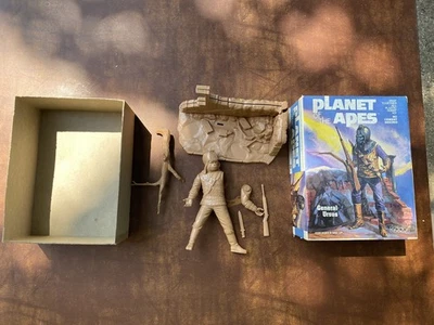 Planet Of The Apes 1973 General Ursus Plastic Model Kit Addar NO 103-350 - Image 1 of 4