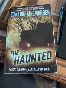 THE HAUNTED ED & LORRAINE WARREN ROBERT CURRAN PAPERBACK BOOK 2014 - Picture 1 of 3