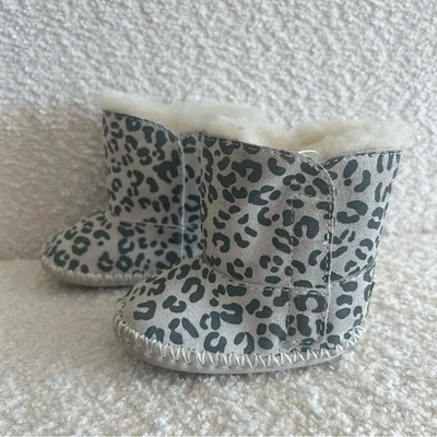 Botas Ugg Australia Bebé Infante Cassie Leopardo de Nieve Talla 0/1 ~ 0-6 Meses Foto 1 de 4