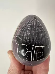 Figura de piedra de jabón africano tallada a mano en forma de huevo casa de cabaña tallada - Imagen 1 de 10