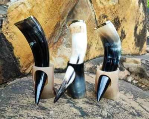 PACK OF 3 Drinking Horn Mugs Beer Stein Ale Mead Horn Glass Cups Best Groomsmen - Picture 1 of 5