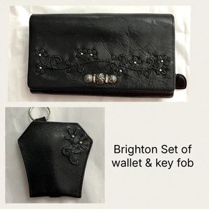 Brighton Geldbörse & Schlüsselanhänger Set schwarz geprägtes Leder mit Blumenakzent - Bild 1 von 10