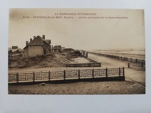 CPA - 50 - HAUTEVILLE-SUR-MER - Entrée principale sur la digue promenade. - Imagen 1 de 2