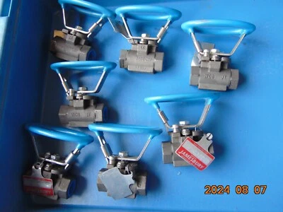 1 Jamesbury 1/2” Ball Valve THREADED 2000 CWP OVAL HANDLE TOP GROUNDED