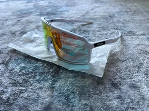 Gafas de sol Oakley SUTRO blanco mate polarizadas Galaxy amarillo iridio 9406 - Imagen 1 de 5
