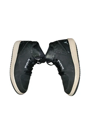 NIKE Jordan Youth Boy's Black White Basketball Shoes Size 5Y (707320-004) - Image 1 of 4