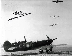 Eric "Winkle" Brown CBE, DSC,WW2 PILOT genuine signed autograph 10x8 COA 37285 - Foto 1 di 1