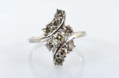 Anillo pequeño vintage con racimo de diamantes en oro blanco de 14 k 0,33 quilates talla 5 Foto 1 de 4