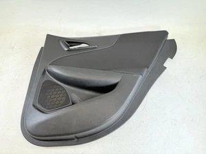 2016 - 2024 CHEVY MALIBU REAR RIGHT SIDE DOOR PANEL TRIM COVER BLACK OEM - Imagen 1 de 17