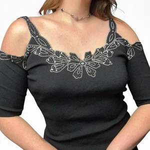 Camille La Vie Damen Cold Shoulder Top mit Blumenstickerei Gr. M Glam Luxe - Bild 1 von 7