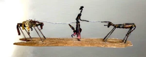 Scultura, Cowboy con Cavallo Lazoing a Longhorn Steer, Rottami di Metallo e Legno, 21+" - Foto 1 di 17