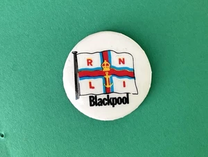 Vintage Blackpool RNLI Royal National lifeboat Institute Tin badge Tower NO PIN - Imagen 1 de 6