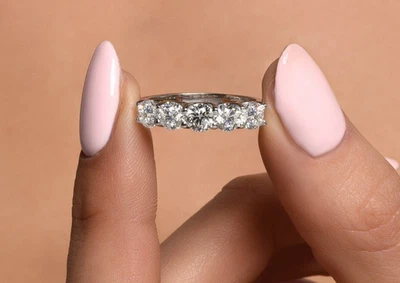 Anillo de boda de cinco diamantes tallado diamante redondo 1,00 quilates de laboratorio 14 k Foto 1 de 4