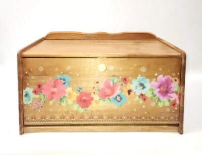 Деревянная кухонная коробка для хлеба The Pioneer Woman Breezy Blossom коричневая акация 15x9x9 - Изображение 1 из 4
