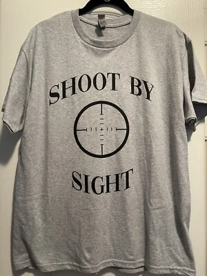 Camiseta Gildan Unisex Gris con Letras Negras XL - Hecha a Medida - Algodón Pesado Foto 1 de 4