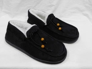 NWOT-Ms. Unbranded Sherpa Lined indoor/Outdoor Moccasin Slippers-Black/White-M - Picture 1 of 1