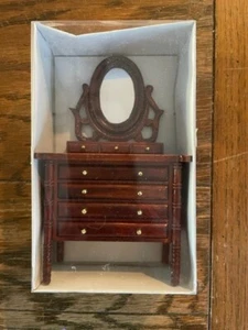 VINTAGE BOMBAY MINIATURA CASA DELLE BAMBOLE IN LEGNO comò con specchio - Foto 1 di 1