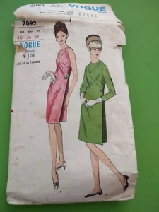 VOGUE 7092 Misses Vintage Años 50 Una Pieza Botón Lateral Patrón de Vestido Talla 16 Usado - Imagen 1 de 2