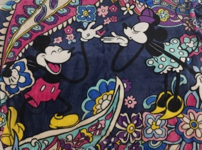 Cobertor de pelúcia Vera Bradley Disney Sensational Six Paisley 50" X 80" novo com etiquetas - Imagem 1 de 4