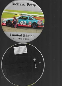 RICHARD PETTY EDIZIONE LIMITATA 6 POLLICI PULSANTE "43" - 5.000 NUMERATO SINGOLARMENTE - Foto 1 di 1