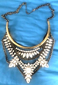 Fashion Lot bib Baublebar + second fashion bib by Longevity - Picture 1 of 23