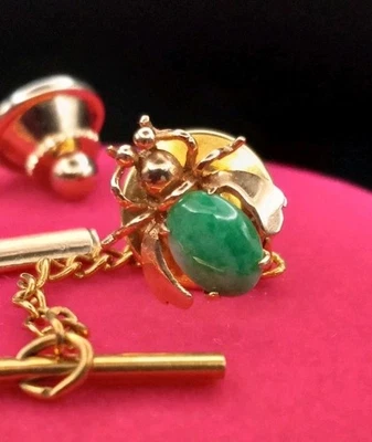 Заколка из 14-каратного золота с пчелой или жуком и зеленым нефритовым жуком - Изображение 1 из 4