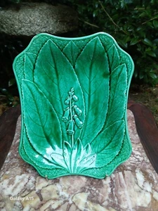 VICTORIAN WEDGWOOD FOXGLOVE PATTERN GREEN GLAZE DISH - Picture 1 of 21