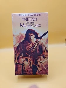 The Last of the Mohicans (VHS, 1993) Daniel Day -Lewis 90s Movie New Sealed - Foto 1 di 5