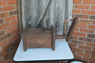 Molinillo de tabaco de madera antiguo primitivo hecho a mano  Foto 1 de 4