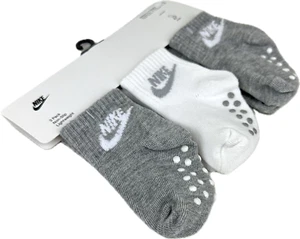 Nike Baby 3 Pk Gris Blanco Tobillo Poliéster Swoosh Logo Pinza Calcetín Conjunto Talla 6-12 M - Imagen 1 de 1