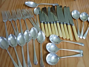 Harrison Bros & Howson "Cutlers" Vintage 32 Pieces of Mixed Cutlery - Picture 1 of 8