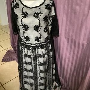 ANTIQUE BLACK LACE DRESS MOURNING STEP IN HOOK AT SHOULDERS - Picture 1 of 19