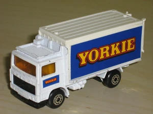MATCHBOX SUPERFAST MB20 VOLVO -Rare - LABEL YORKIE ON CONTAINER ON MODEL - Picture 1 of 7