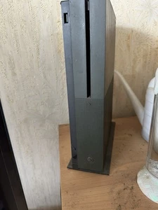 Verkauft wird eine Microsoft Xbox One S Farbe ist Military Green - Bild 1 von 1
