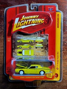 Johnny Lightning R19 Muscle Cars 1971 Dodge Super Bee WHITE LIGHTNING - Picture 1 of 2