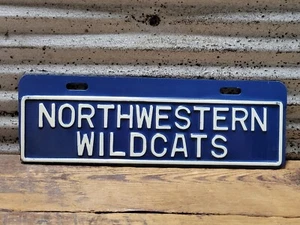 Tocador elevador de metal vintage NORTHWESTERN WILDCATS topper de matrícula Illinois - Imagen 1 de 5
