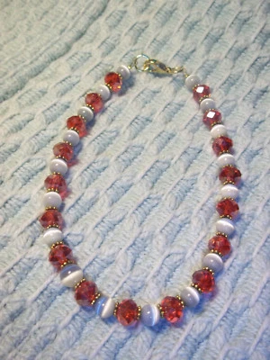 11 inch GREY Cat Eye and RED Crystal Bead Ankle Bracelet w/ GOLD Spacers E-07 - Image 1 of 3