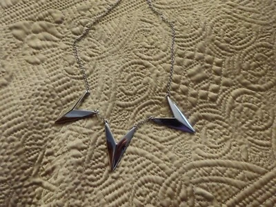 Impresionante Collar Rebecca Minkoff Declaración Triple V Plata Foto 1 de 2