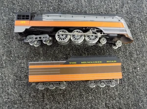 RARE HO Rivarossi 4-6-4 Hudson F-7 Locomotive - Milwaukee Road #100 - Picture 1 of 3