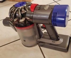 Dyson V8 Akku-Staubsauger NUR Hauptgerät kein Ladegerät kein Zubehör - Bild 1 von 2