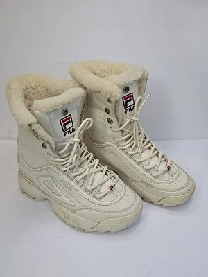 Botas Fila Mujer 7.5 Disruptor Blanco Crema Piel de Oveja Urban Outfitters Aire Libre Foto 1 de 4