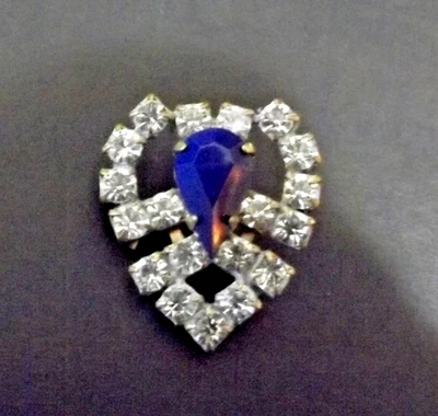 Czech Rhinestone Button, Stylized Heart, Blue & White (4811) - Image 1 of 4
