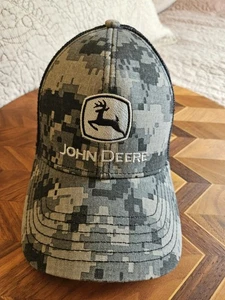 Gorra de malla de camuflaje John Deere Snapback para tractor usada en excelente estado - Imagen 1 de 7