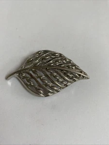 Vintage Silvertone Textured Leaf Brooch - Picture 1 of 3